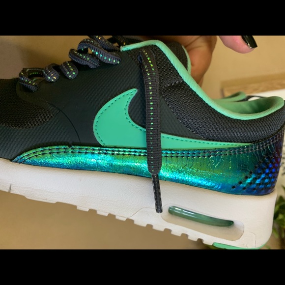 Women’s Air Max Thea Nike’s - Picture 6 of 8